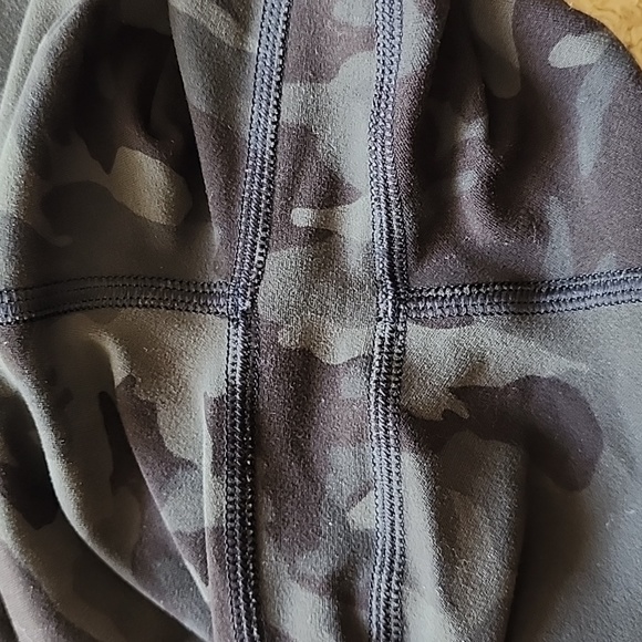 EUC - Lululemon Align Pant Full Length 28" in Incognito Camo Multi Gator Green. - Picture 4 of 6